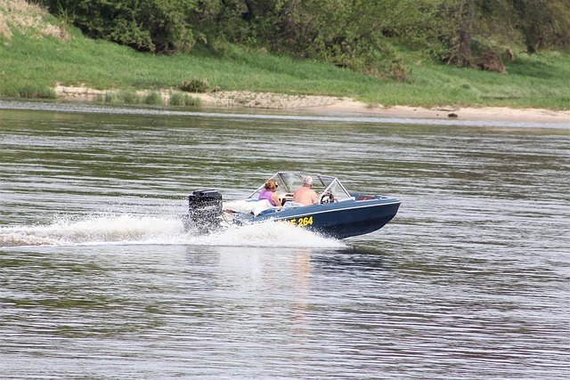 Kompaktes Motorboot für Tagesfahrten auf österreichischen Seen