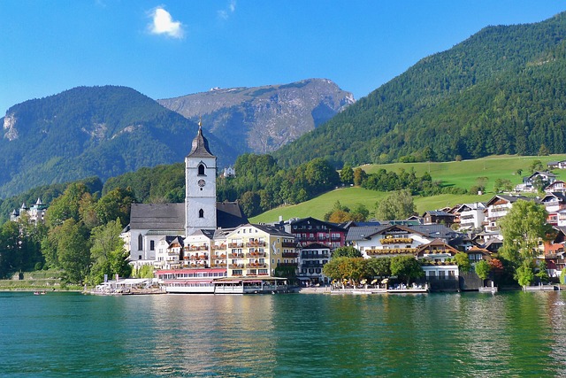 Wolfgangsee mit Badestränden, Dörfchen und Salzkammergut-Charme